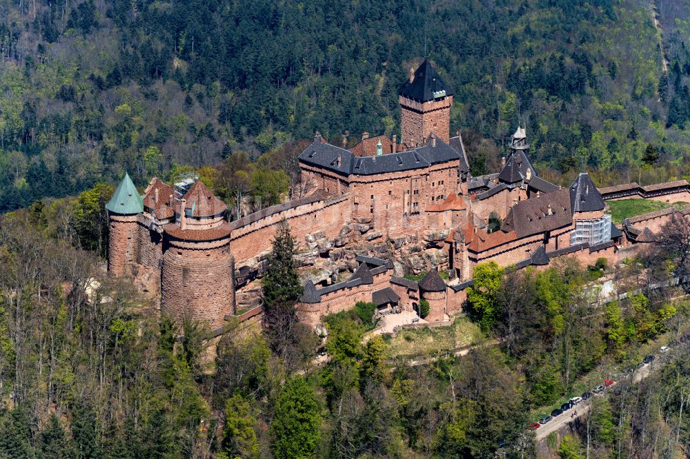 Orschwiller aus der Vogelperspektive: Burganlage der Veste Hochkönigsburg in Orschwiller in Frankreich