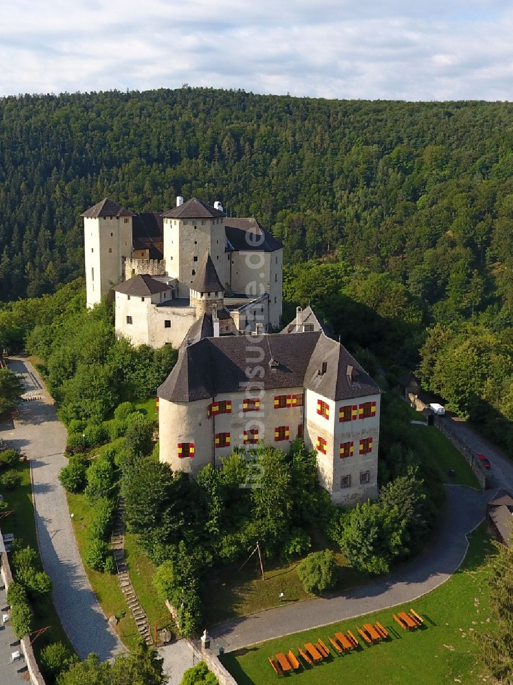 Luftbild Lockenhaus - Burganlage der Veste und Hotel in Lockenhaus in Burgenland, Österreich