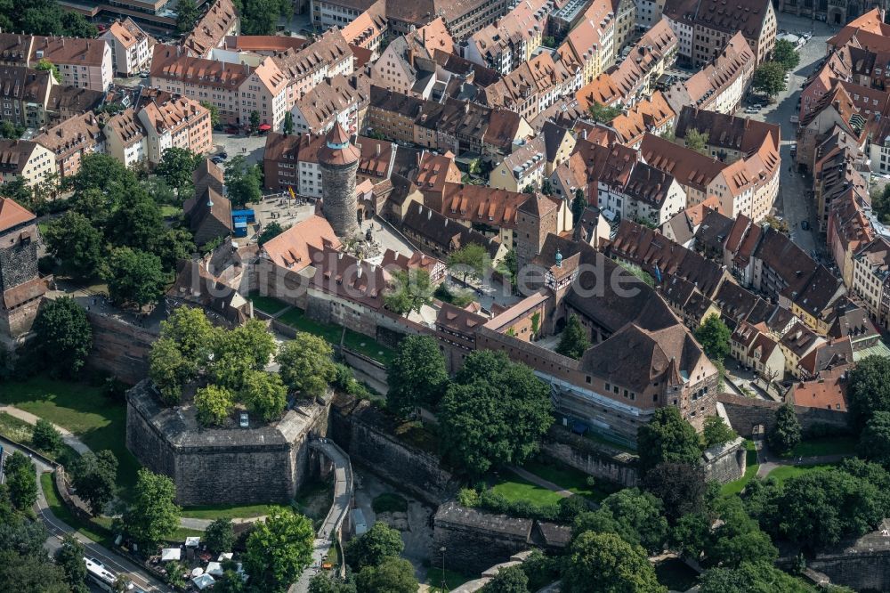 Luftaufnahme Nürnberg - Burganlage der Veste Kaiserburg in Nürnberg im Bundesland Bayern, Deutschland