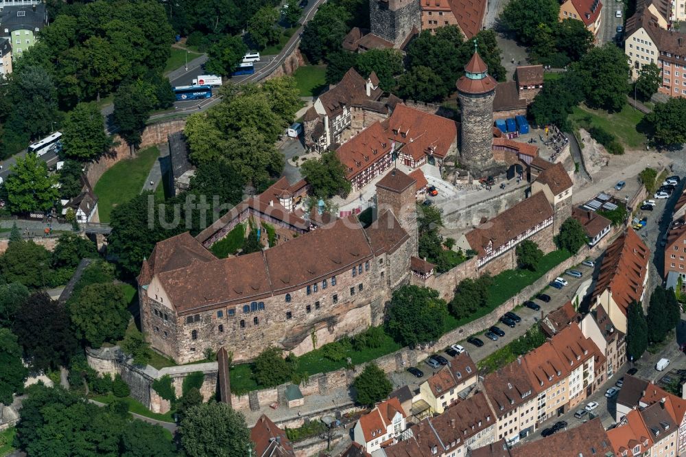 Nürnberg aus der Vogelperspektive: Burganlage der Veste Kaiserburg in Nürnberg im Bundesland Bayern, Deutschland