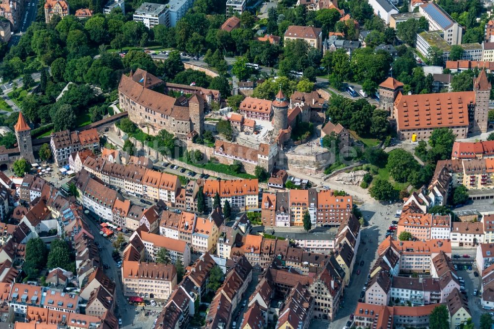 Nürnberg aus der Vogelperspektive: Burganlage der Veste Kaiserburg in Nürnberg im Bundesland Bayern, Deutschland