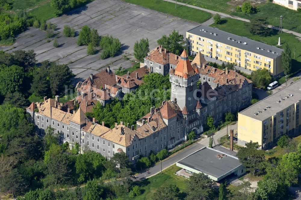 Luftaufnahme Hajmasker - Burganlage der Veste KATONA-KASTÉLY in Hajmasker in Wesprim, Ungarn