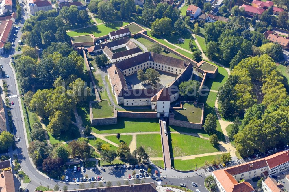 Sarvar von oben - Burganlage der Veste Nádasdy in Sarvar in Vas, Ungarn