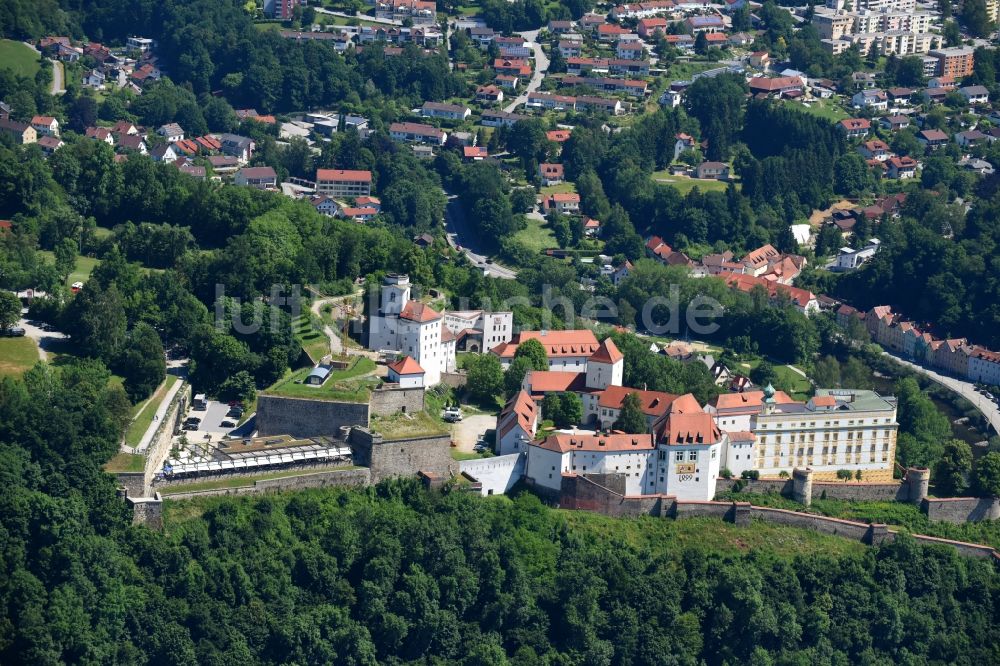 Passau von oben - Burganlage der Veste Oberhaus in Passau im Bundesland Bayern, Deutschland