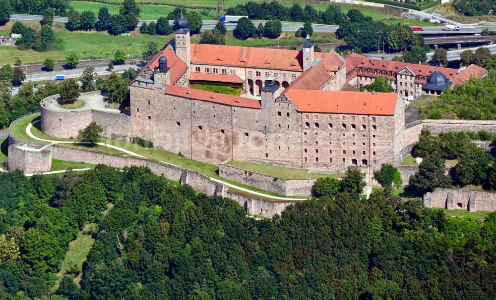 Kulmbach von oben - Burganlage der Veste Plassenburg in Kulmbach im Bundesland Bayern, Deutschland
