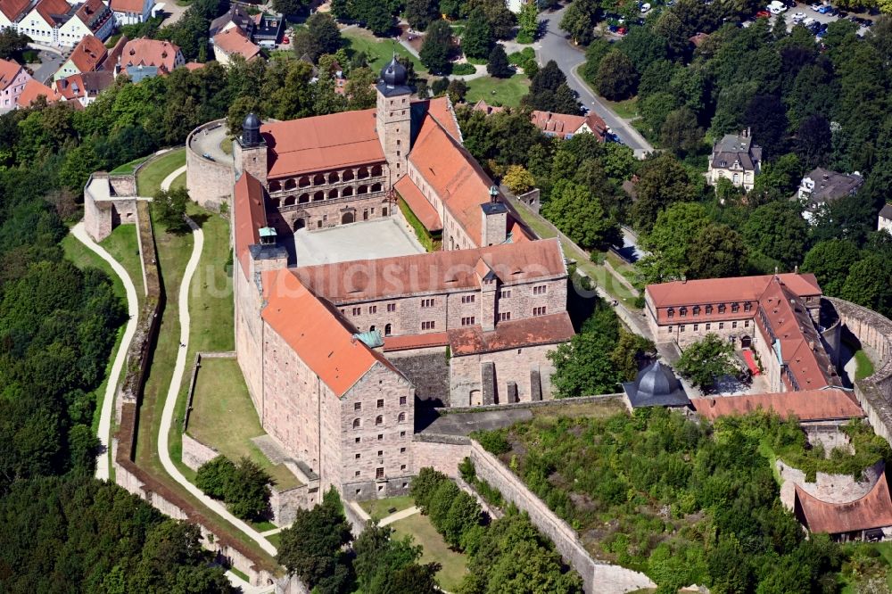 Kulmbach aus der Vogelperspektive: Burganlage der Veste Plassenburg in Kulmbach im Bundesland Bayern, Deutschland