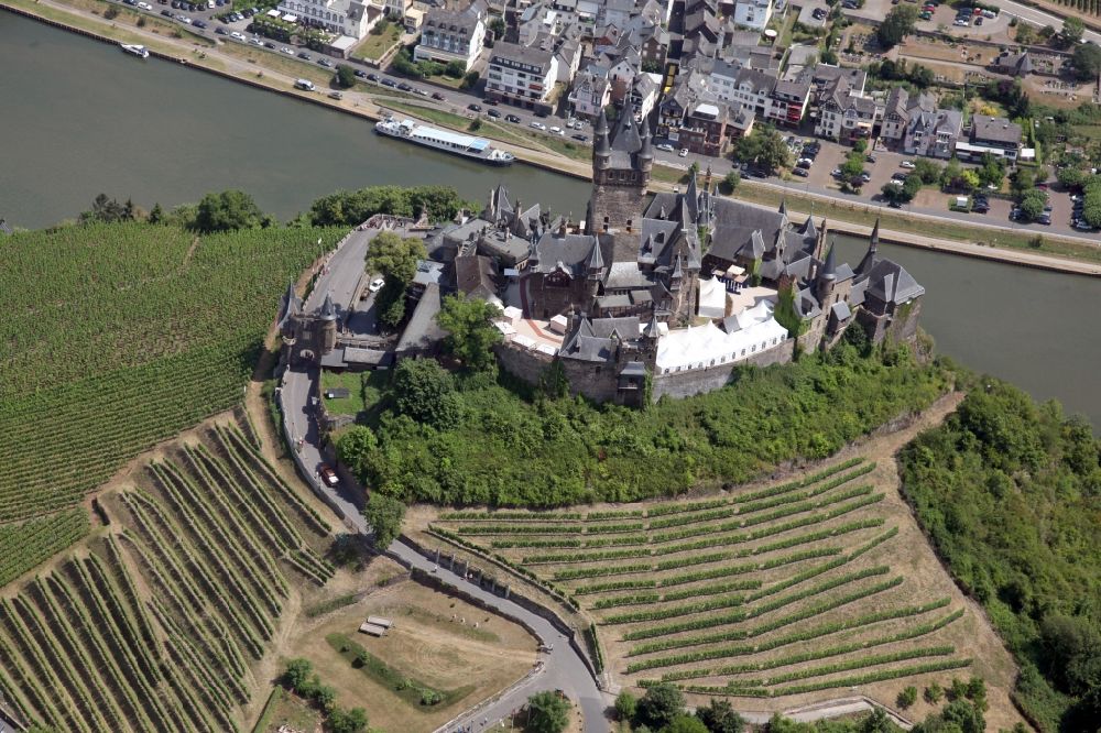 Luftbild Cochem - Burganlage der Veste Reichsburg Cochem in Cochem im Bundesland Rheinland-Pfalz, Deutschland