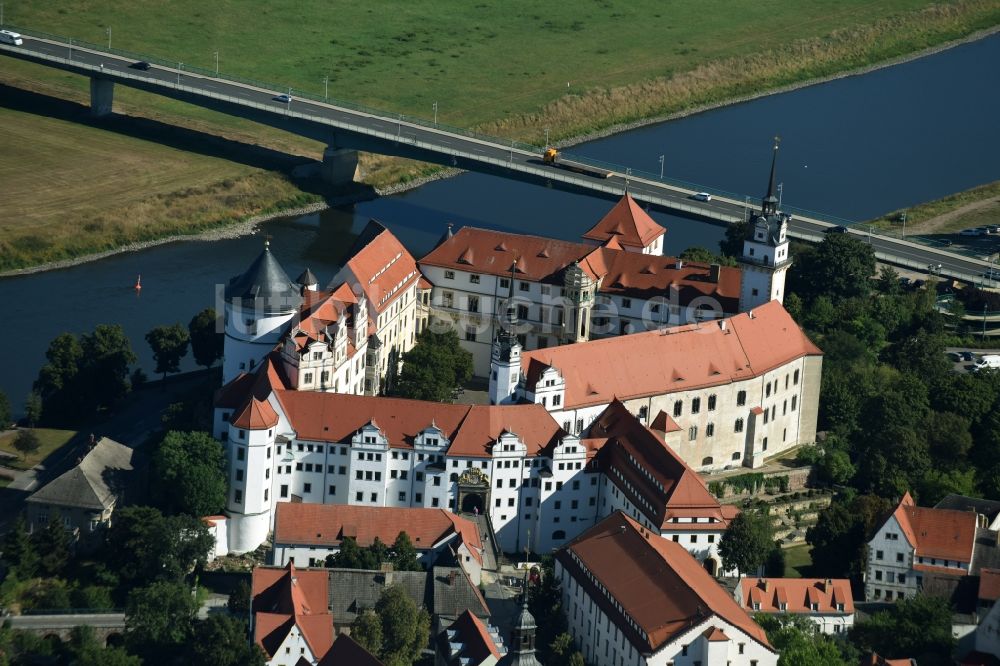 Torgau aus der Vogelperspektive: Burganlage der Veste Schloß und Schlosskirche Hartenfels in Torgau im Bundesland Sachsen