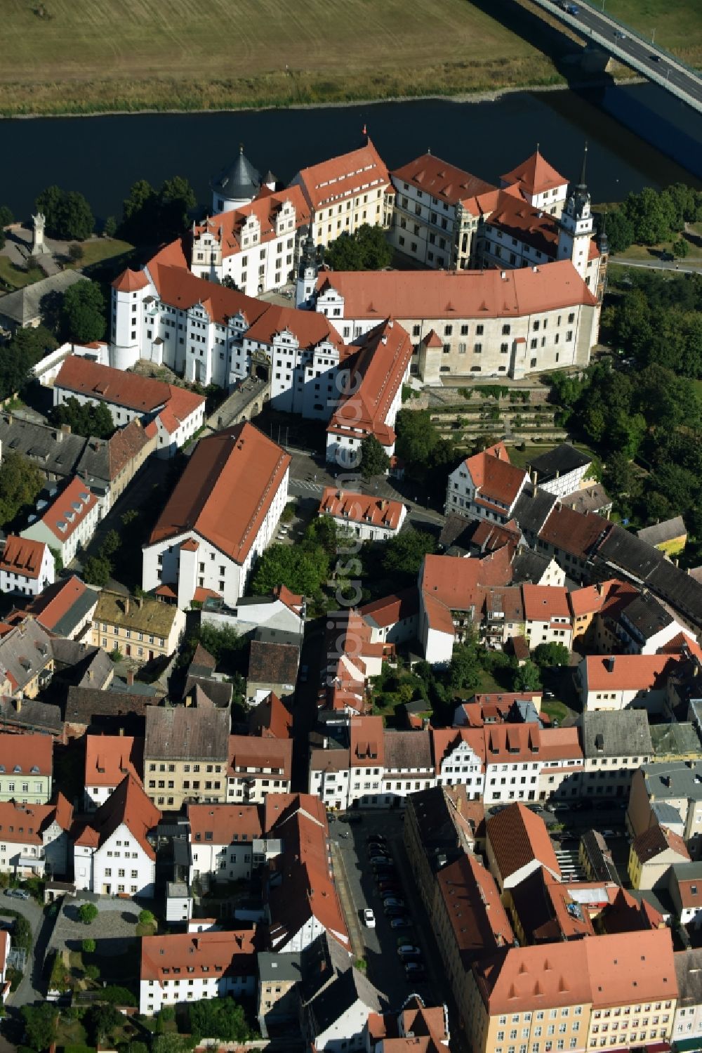 Luftaufnahme Torgau - Burganlage der Veste Schloß und Schlosskirche Hartenfels in Torgau im Bundesland Sachsen