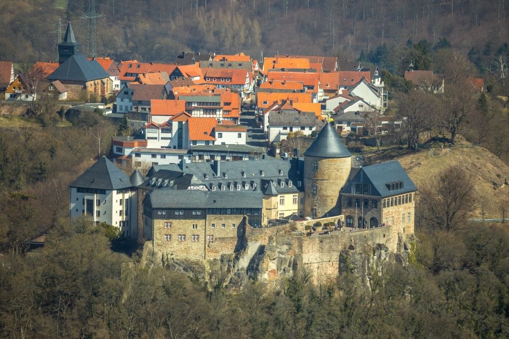 Waldeck von oben - Burganlage der Veste Schloss Waldeck an der Schloßstraße in Waldeck im Bundesland Hessen, Deutschland