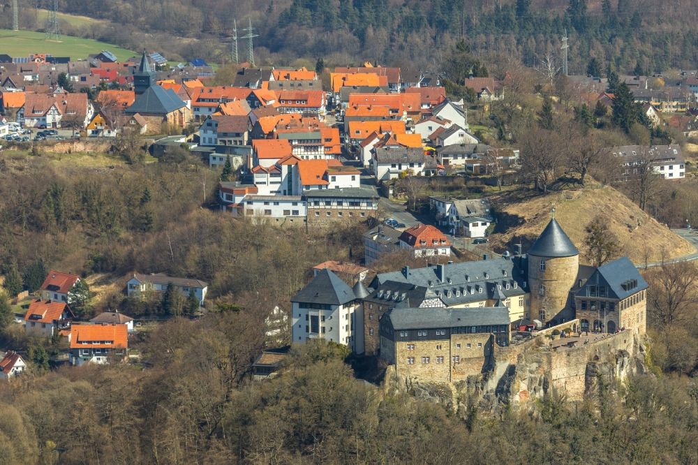 Waldeck aus der Vogelperspektive: Burganlage der Veste Schloss Waldeck an der Schloßstraße in Waldeck im Bundesland Hessen, Deutschland