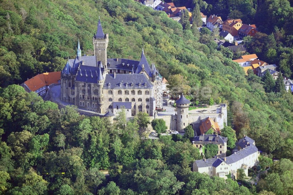 Luftaufnahme Wernigerode - Burganlage der Veste - Schloss Wernigerode in Wernigerode im Bundesland Sachsen-Anhalt, Deutschland