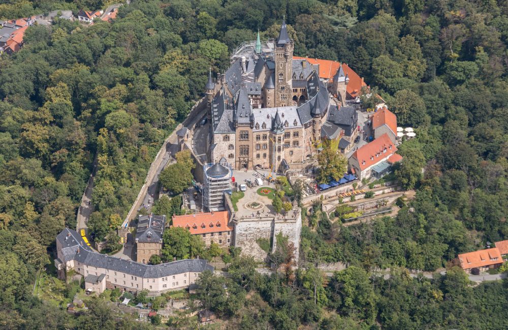 Wernigerode aus der Vogelperspektive: Burganlage der Veste - Schloss Wernigerode in Wernigerode im Bundesland Sachsen-Anhalt, Deutschland