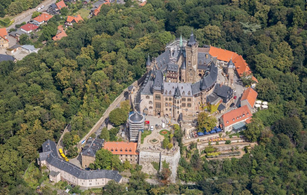 Luftbild Wernigerode - Burganlage der Veste - Schloss Wernigerode in Wernigerode im Bundesland Sachsen-Anhalt, Deutschland