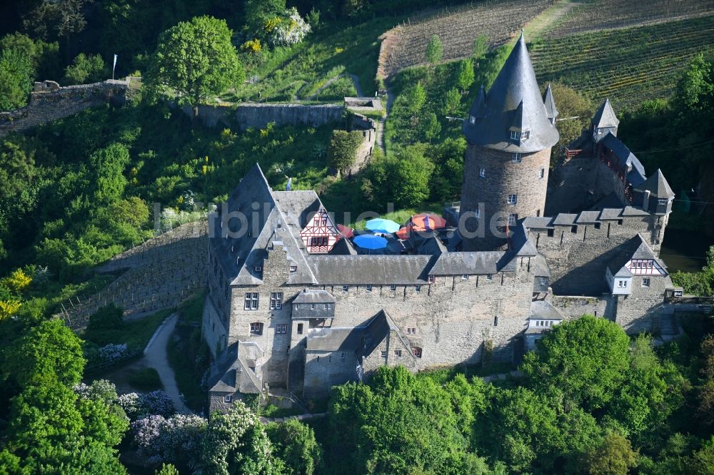 Luftbild Bacharach - Burganlage der Veste Stahleck in Bacharach im Bundesland Rheinland-Pfalz, Deutschland