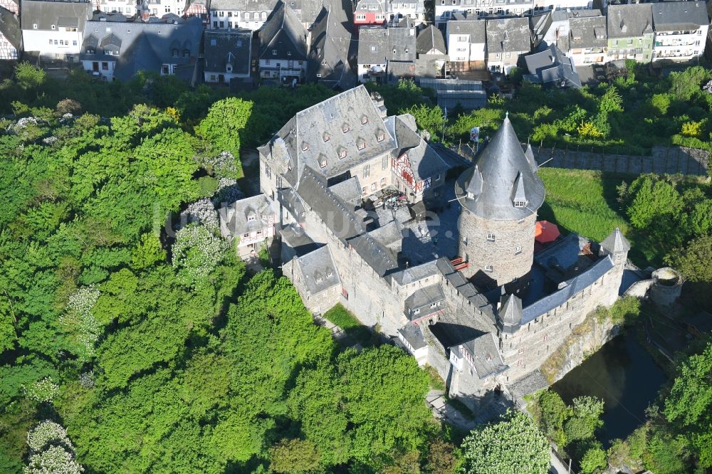 Bacharach aus der Vogelperspektive: Burganlage der Veste Stahleck in Bacharach im Bundesland Rheinland-Pfalz, Deutschland
