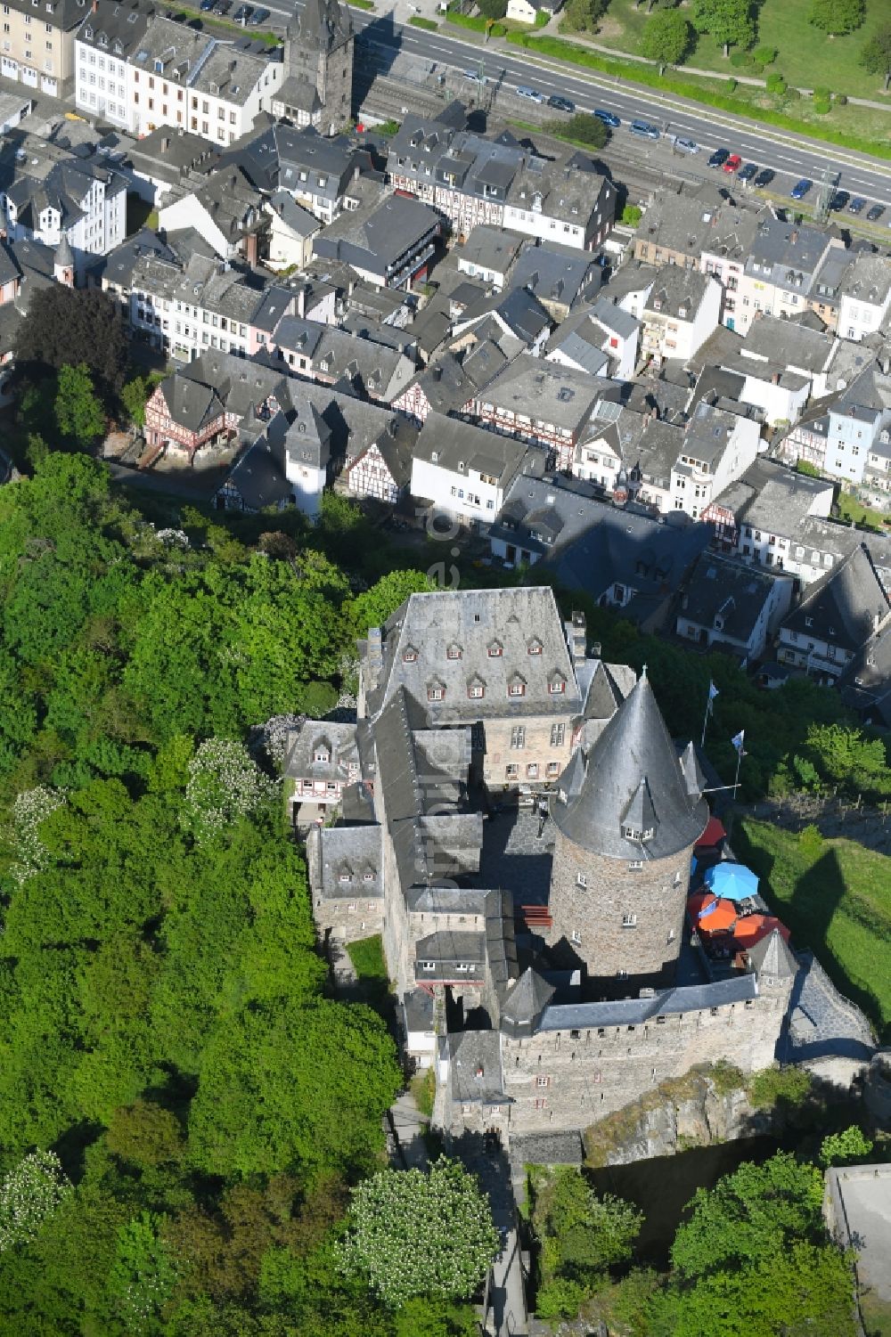 Luftbild Bacharach - Burganlage der Veste Stahleck in Bacharach im Bundesland Rheinland-Pfalz, Deutschland