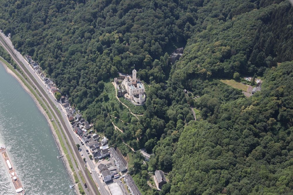 Koblenz aus der Vogelperspektive: Burganlage der Veste Stolzenfels am Schlossweg in Koblenz im Bundesland Rheinland-Pfalz, Deutschland