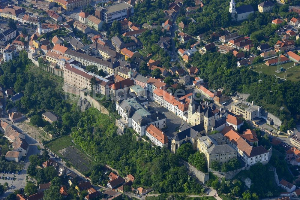 Veszprem aus der Vogelperspektive: Burganlage der Veste in Veszprem in Wesprim, Ungarn