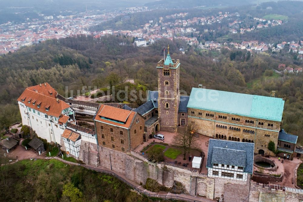 Eisenach von oben - Burganlage der Veste Wartburg in Eisenach im Bundesland Thüringen, Deutschland