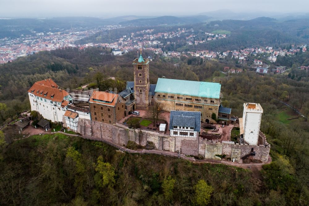 Eisenach aus der Vogelperspektive: Burganlage der Veste Wartburg in Eisenach im Bundesland Thüringen, Deutschland