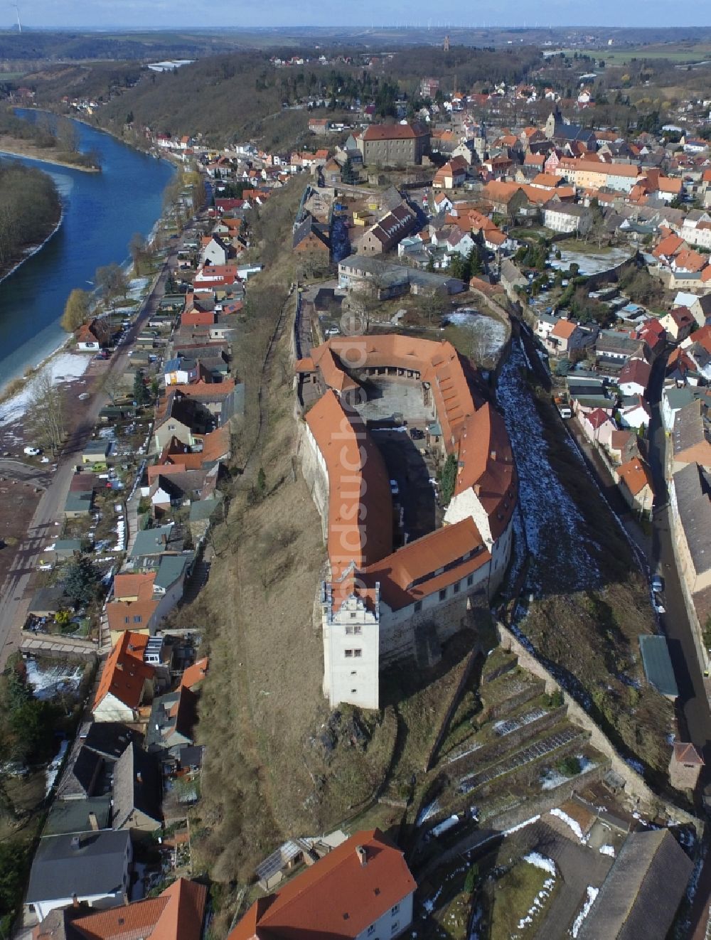 Wettin aus der Vogelperspektive: Burganlage der Veste in Wettin im Bundesland Sachsen-Anhalt, Deutschland