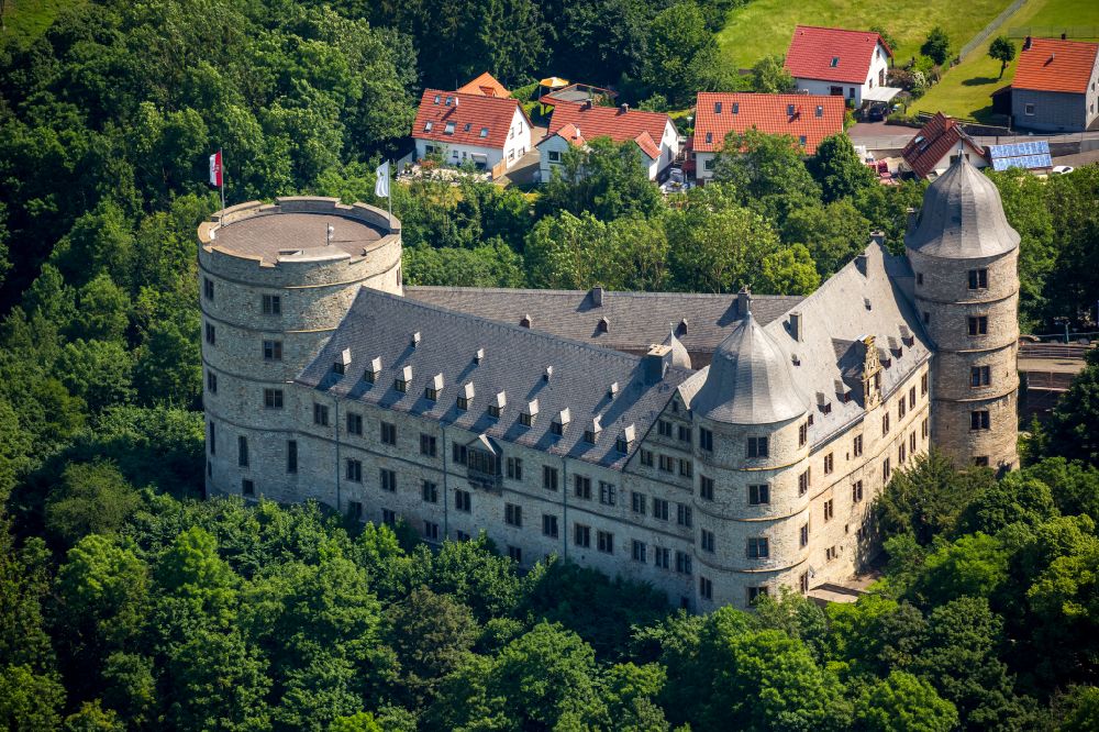 Luftaufnahme Büren - Burganlage der Veste Wewelsburg am Burgwall in Büren im Bundesland Nordrhein-Westfalen