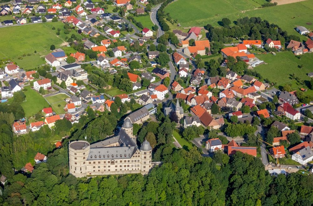 Büren aus der Vogelperspektive: Burganlage der Veste Wewelsburg am Burgwall in Büren im Bundesland Nordrhein-Westfalen