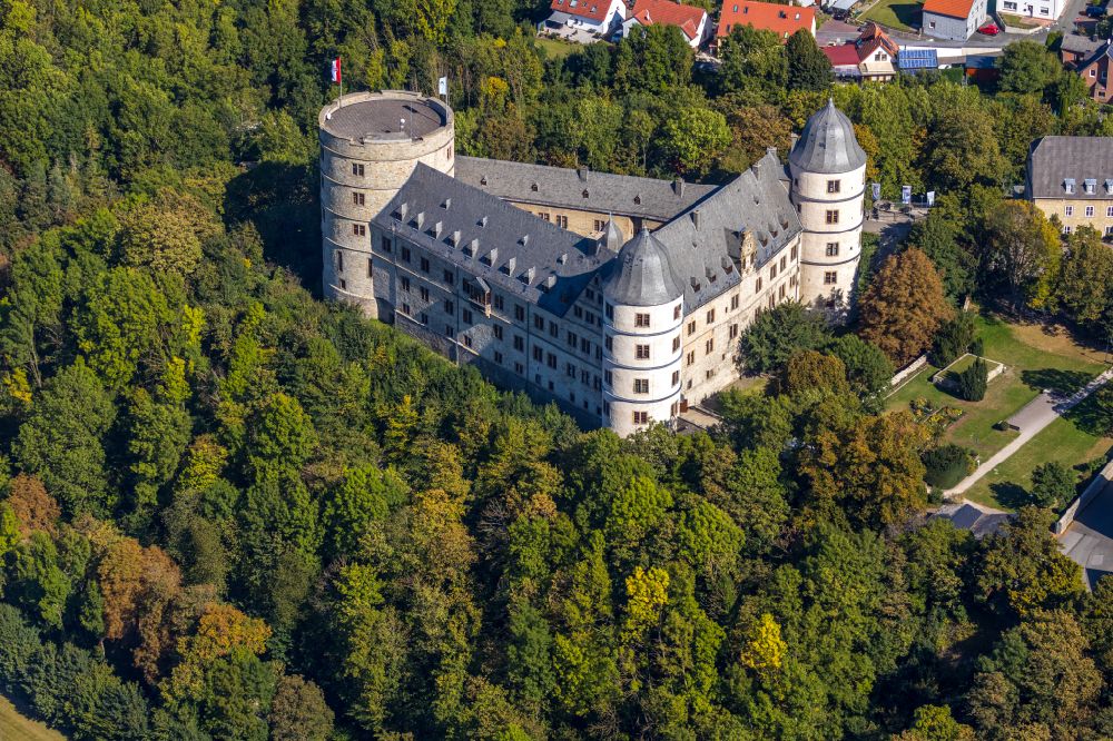 Büren von oben - Burganlage der Veste Wewelsburg am Burgwall in Büren im Bundesland Nordrhein-Westfalen