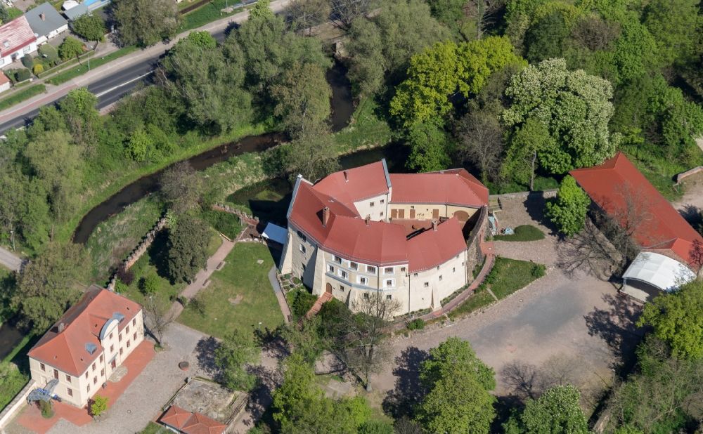 Luftaufnahme Dessau-Roßlau - Burganlage Wasserburg Roßlau in Dessau-Roßlau im Bundesland Sachsen-Anhalt