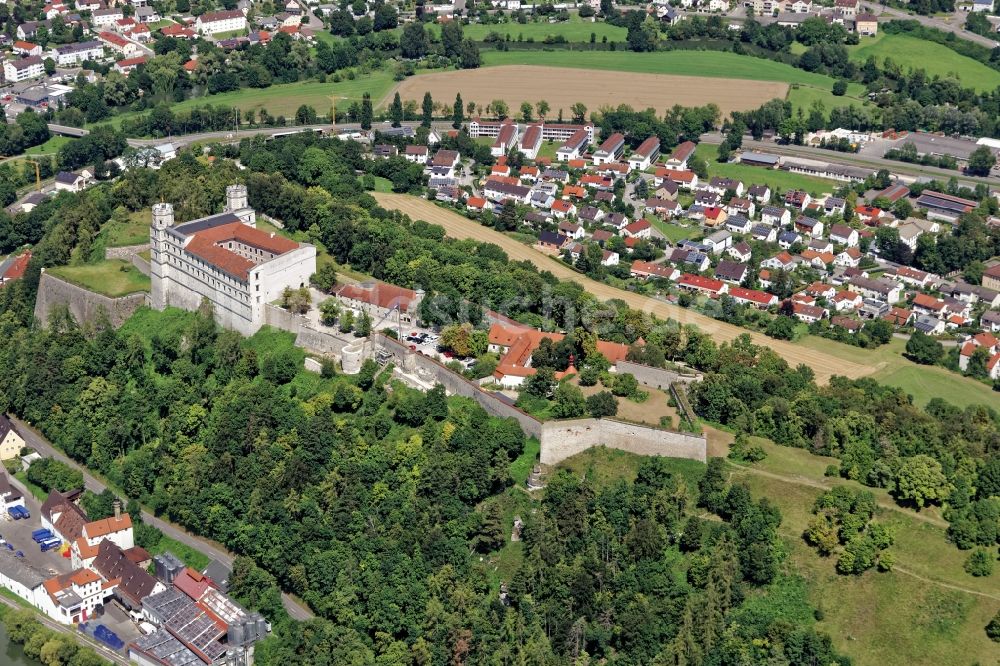 Eichstätt aus der Vogelperspektive: Burganlage Willibaldsburg in Eichstätt an der Altmühl im Bundesland Bayern