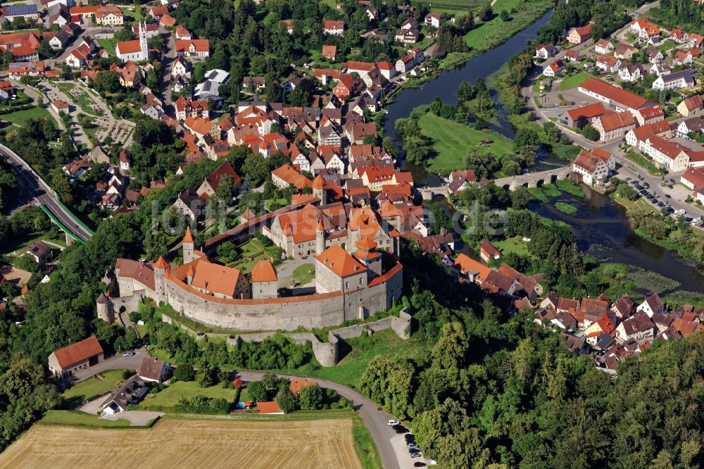 Harburg (Schwaben) von oben - Burgmauern der Burg Harburg in Harburg (Schwaben) im Bundesland Bayern, Deutschland