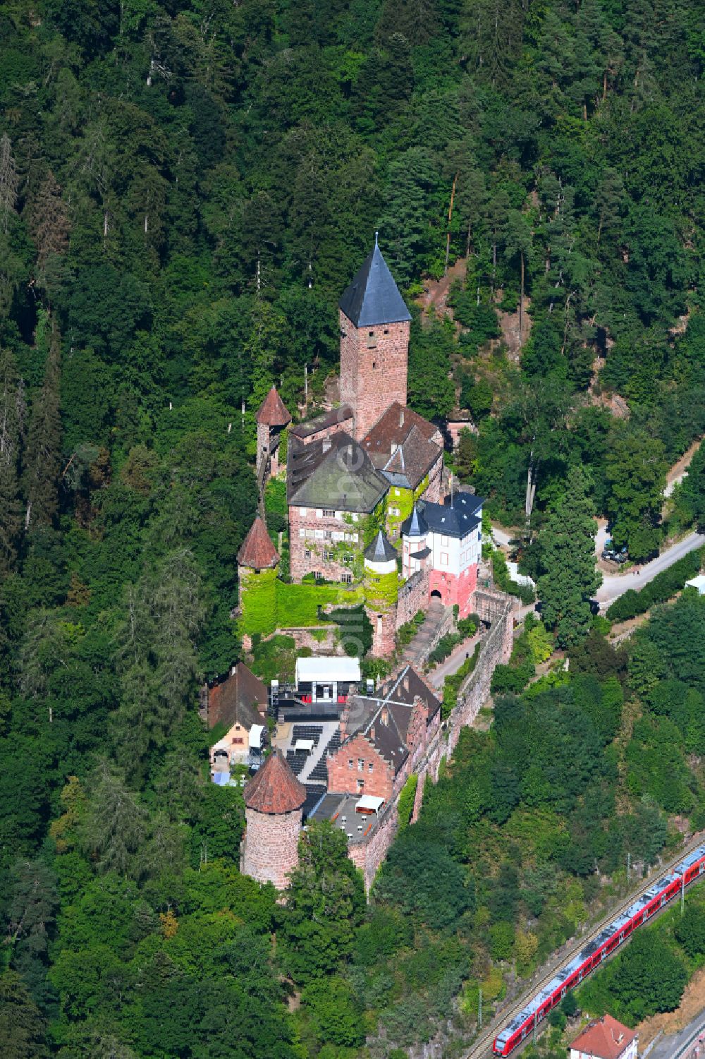 Luftbild Zwingenberg - Burgmauern in Zwingenberg im Bundesland Baden-Württemberg, Deutschland