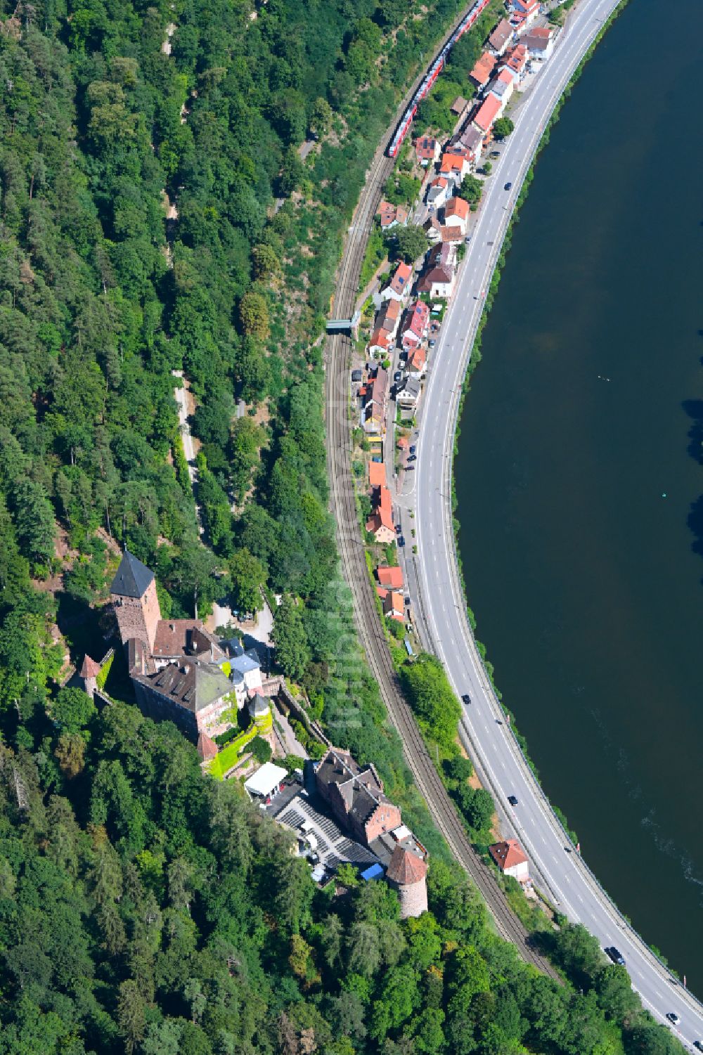 Luftaufnahme Zwingenberg - Burgmauern in Zwingenberg im Bundesland Baden-Württemberg, Deutschland