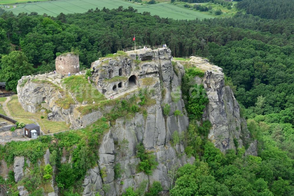 Blankenburg von oben - Burgruine der Burg Regenstein an einem in Fels gehauenen Bergfried bei Blankenburg im Bundesland Sachsen-Anhalt