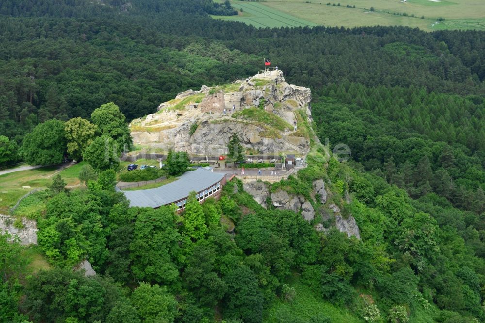 Blankenburg aus der Vogelperspektive: Burgruine der Burg Regenstein an einem in Fels gehauenen Bergfried bei Blankenburg im Bundesland Sachsen-Anhalt