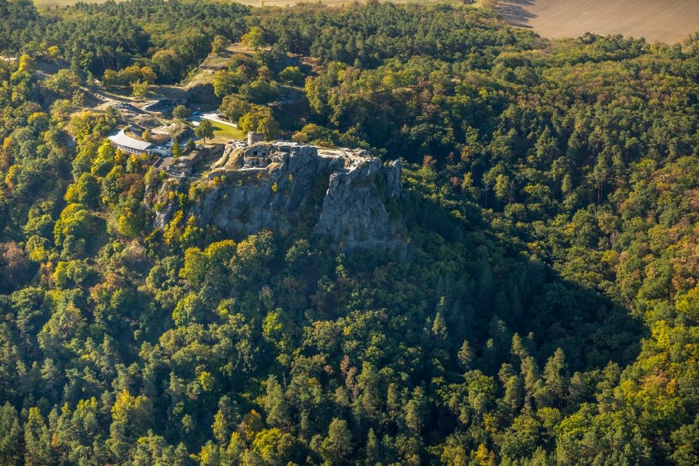 Luftbild Blankenburg (Harz) - Burgruine der Burg Regenstein an einem in Fels gehauenen Bergfried bei Blankenburg im Bundesland Sachsen-Anhalt