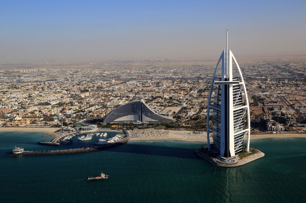 Luftbild Dubai - Burj Al Arab und Jumeirah Beach Hotel in Dubai in Vereinigte Arabische Emirate