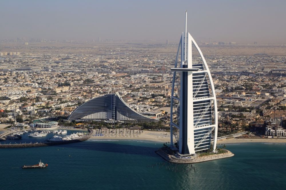 Dubai von oben - Burj Al Arab und Jumeirah Beach Hotel in Dubai in Vereinigte Arabische Emirate