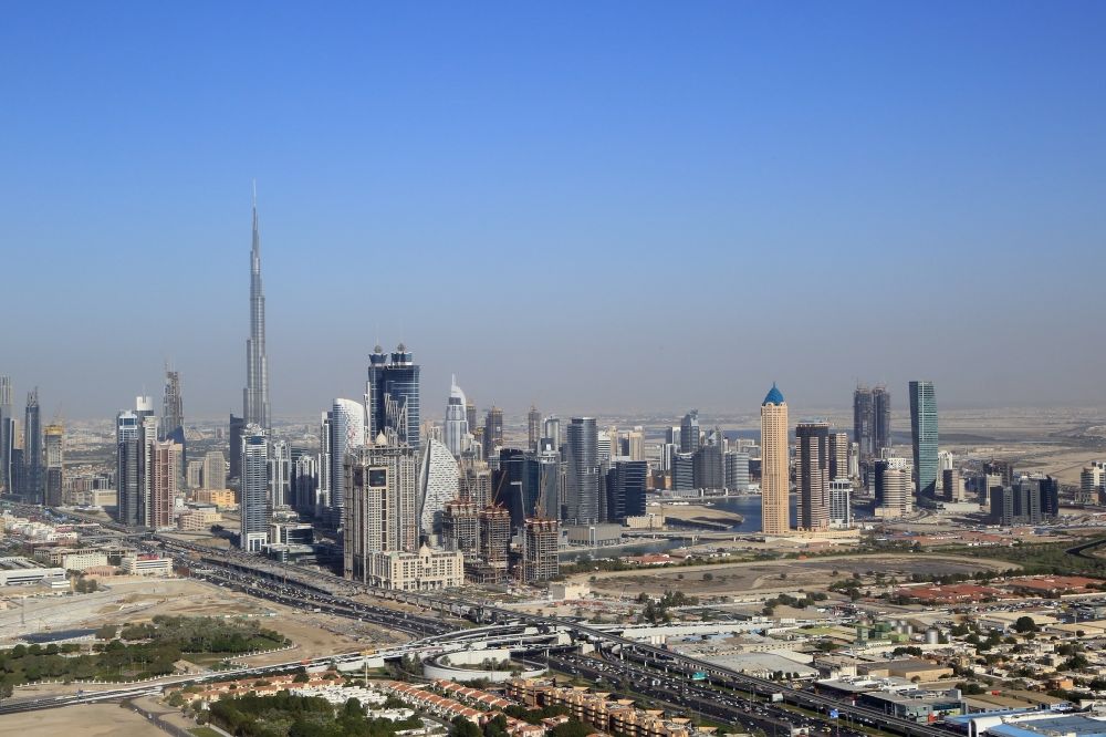 Dubai aus der Vogelperspektive: Burj Khalifa und Hochhäuser in Dubai in Vereinigte Arabische Emirate