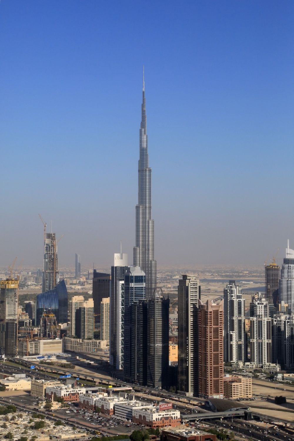 Luftaufnahme Dubai - Burj Khalifa und Hochhäuser in Dubai in Vereinigte Arabische Emirate