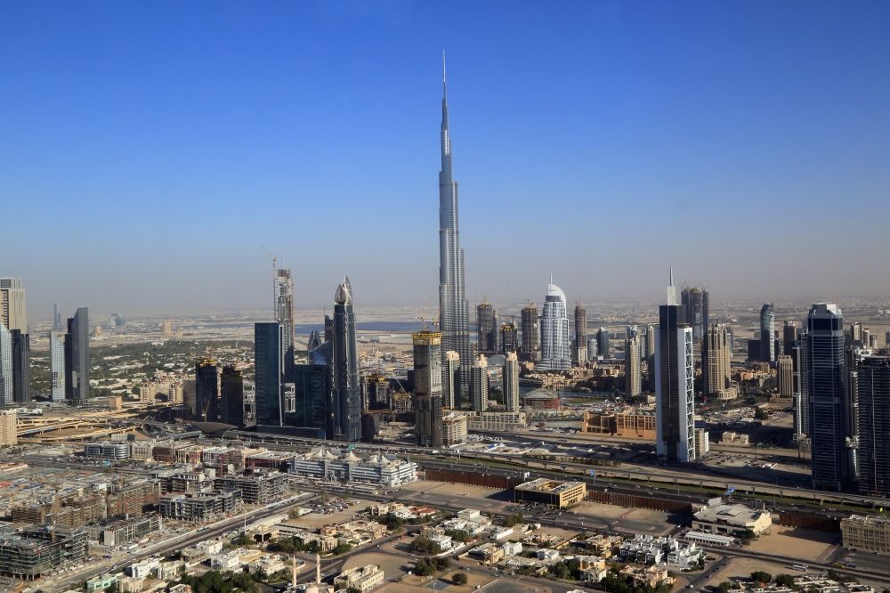 Dubai aus der Vogelperspektive: Burj Khalifa und Hochhäuser in Dubai in Vereinigte Arabische Emirate