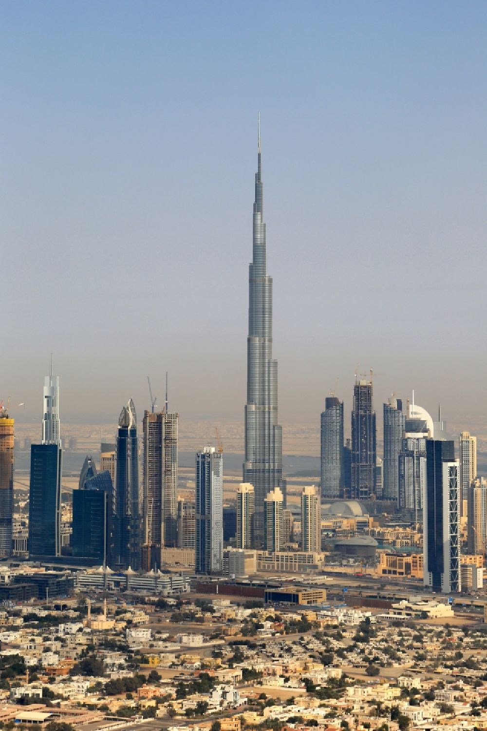 Dubai aus der Vogelperspektive: Burj Khalifa im Ortsteil Downtown Dubai in Dubai in Vereinigte Arabische Emirate
