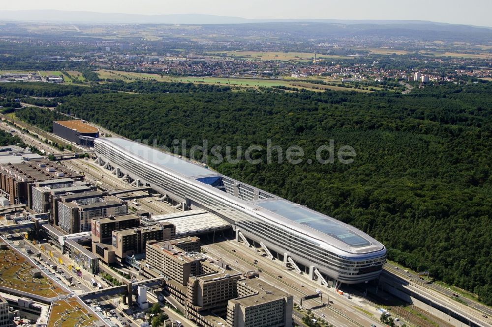 Frankfurt am Main aus der Vogelperspektive: Businesscenter The Squaire, vormals als Airrail Center Frankfurt im Bundesland Hessen