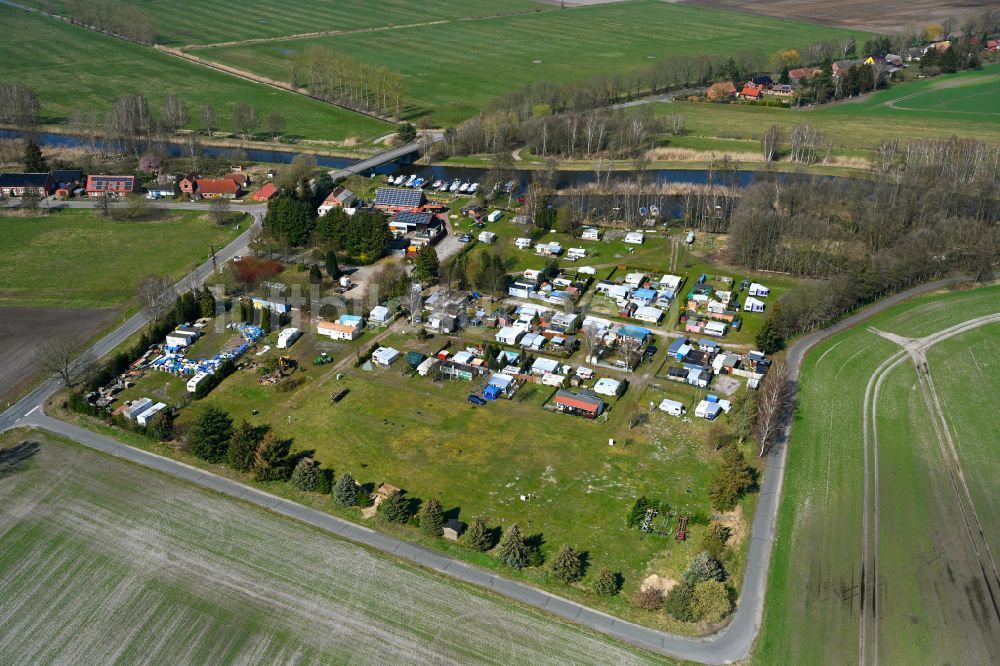 Luftaufnahme Neu Göhren - Campingplatz Bootsanleger & Camping Höffler am Flussufer der Elde in Neu Göhren im Bundesland Mecklenburg-Vorpommern, Deutschland