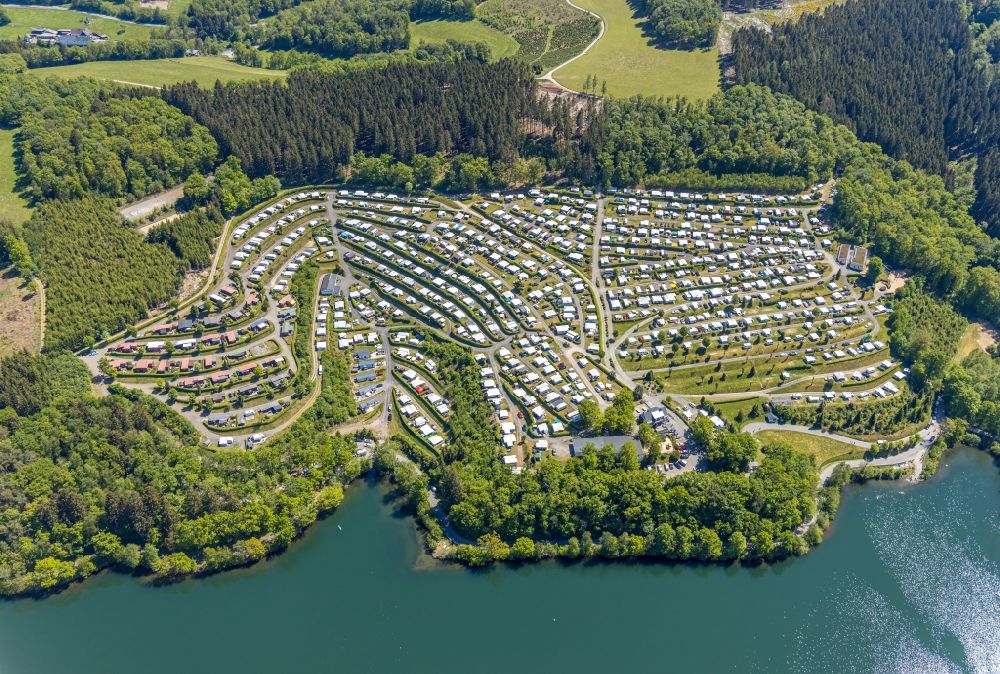 Luftbild Wörmge - Campingplatz Camping Gut Kalberschnacke am Seeufer der Lister in Wörmge im Bundesland Nordrhein-Westfalen, Deutschland
