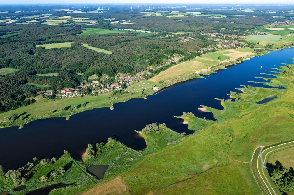 Luftaufnahme Klein Kühren - Campingplatz Elbufer an der Elbe in Klein Kühren im Bundesland Niedersachsen, Deutschland