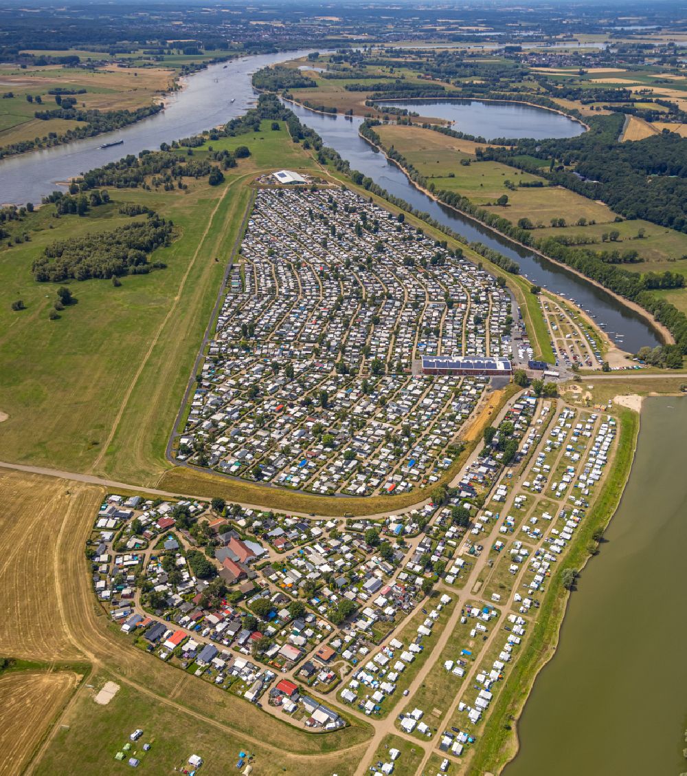 Luftbild Wesel - Campingplatz Gravinsel mit Wohnwagen und Zelten in Wesel im Bundesland Nordrhein-Westfalen, Deutschland