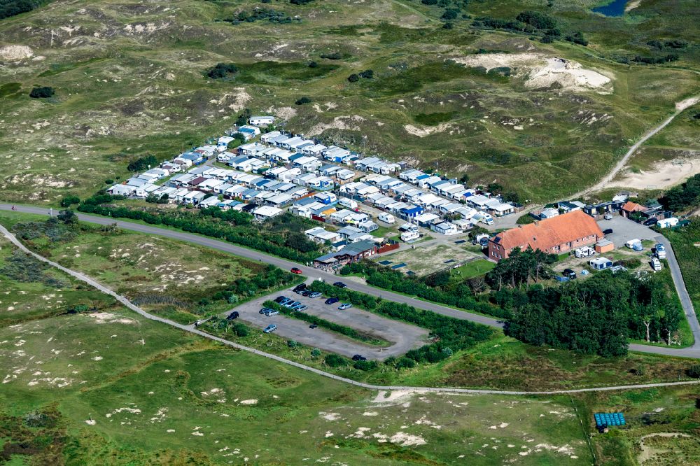 Norderney aus der Vogelperspektive: Campingplatz an der Meeresküste Eiland Klaus Harms in Norderney im Bundesland Niedersachsen, Deutschland