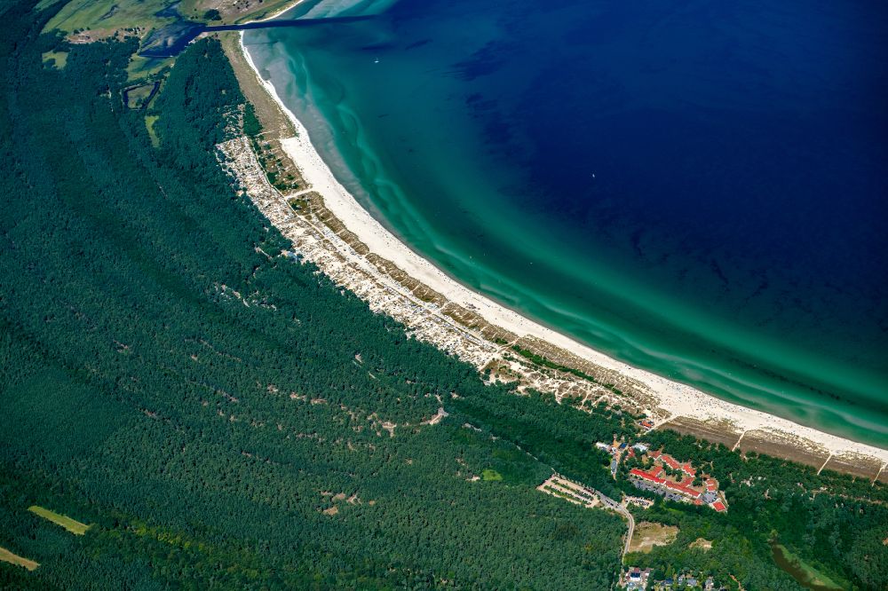 Luftbild Born am Darß - Campingplatz an der Meeresküste der Ostsee in Born am Darß im Bundesland Mecklenburg-Vorpommern, Deutschland